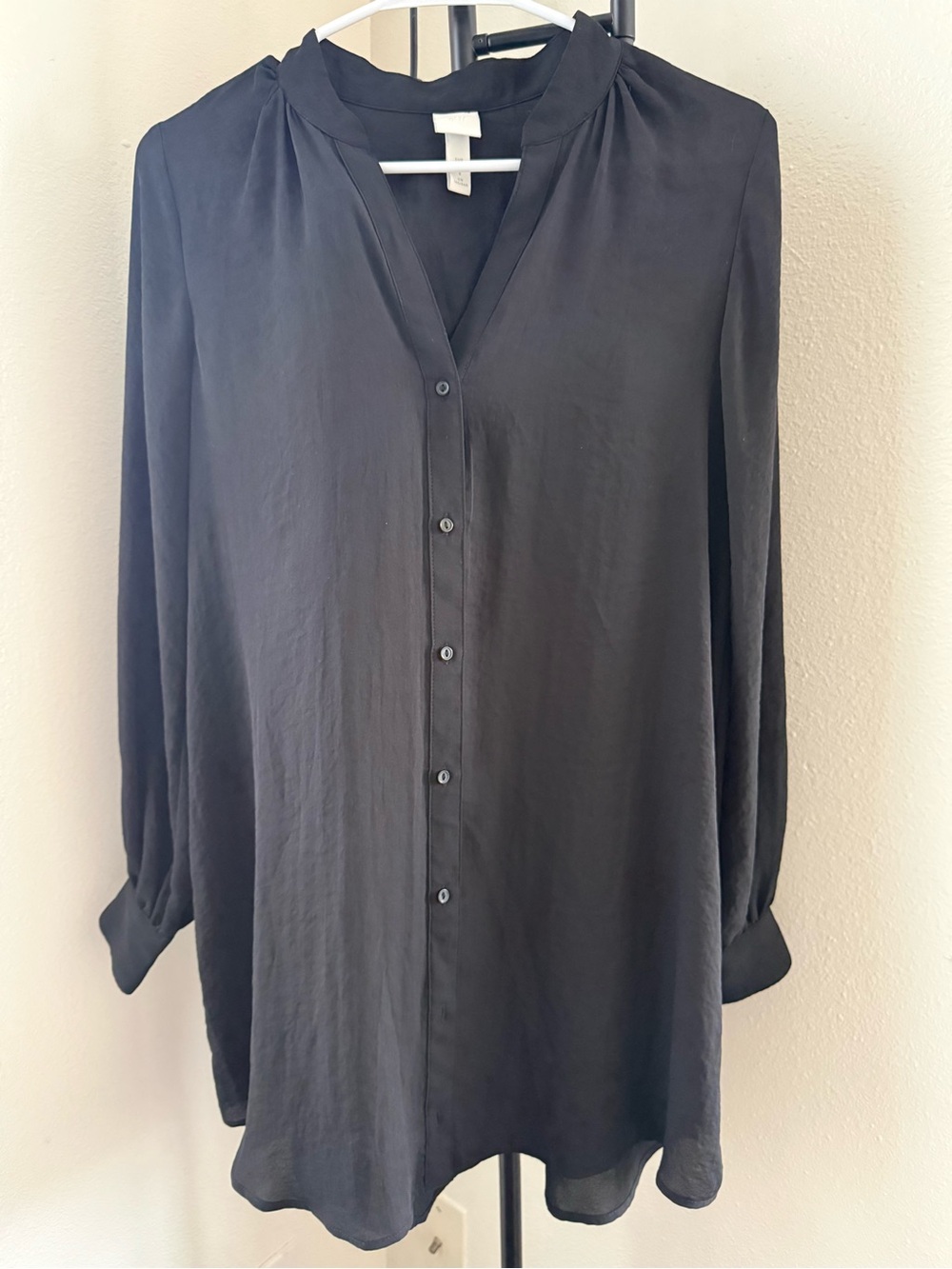H&M Black Long-Sleeve Button Down V-Neck Blouse